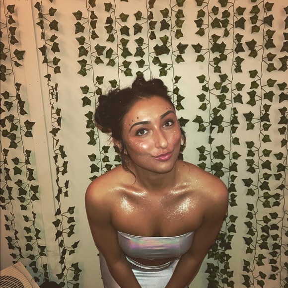 Meet your Posher, Natasha - Picture 1 of 1